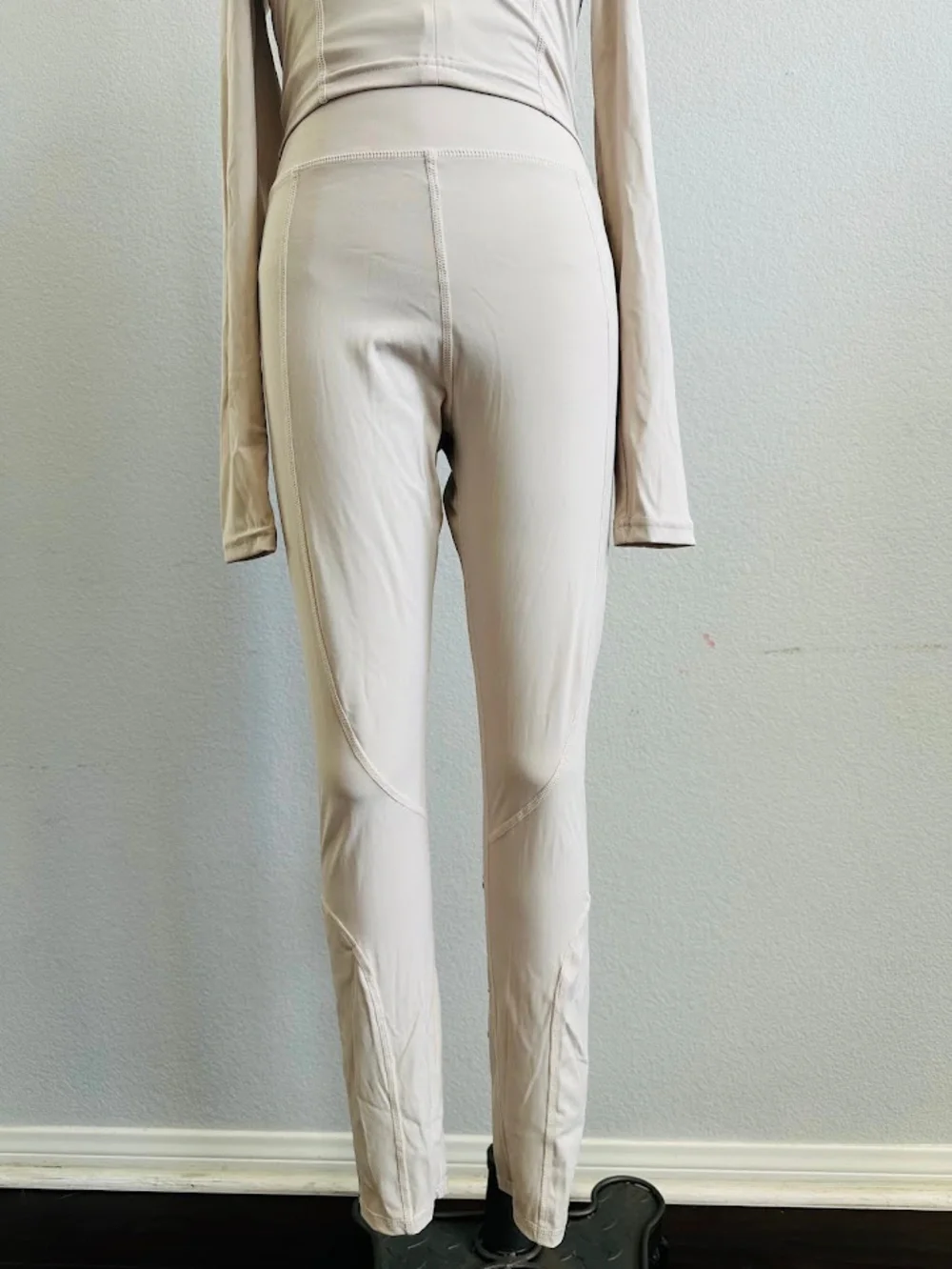 PrettyLittleThing Activewear Set Zip Front Crop Top Leggings Beige Size 2